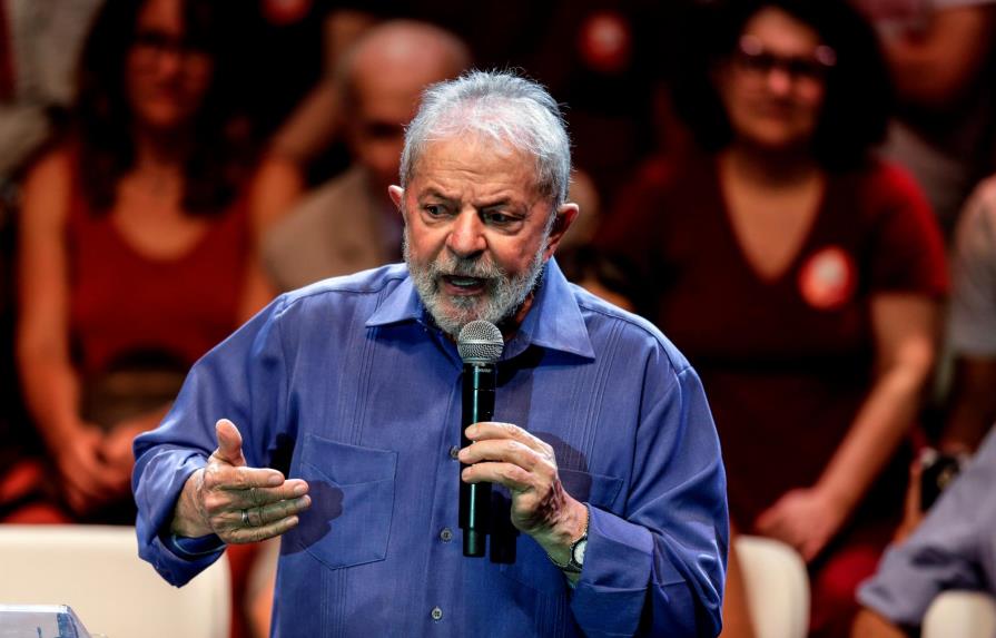 Lula dice que Bolsonaro quiere destruir a Brasil como en la Alemania nazista