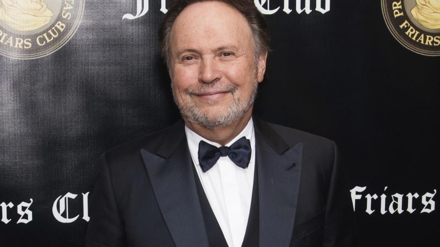 Billy Crystal planea su regreso a Broadway en papel familiar
