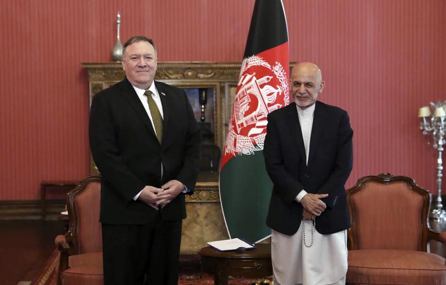 Pompeo viaja a Kabul para impulsar el frágil proceso de paz