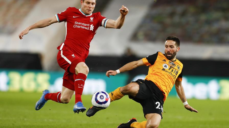 Liverpool vence a los Wolves y Patricio sale lesionado
