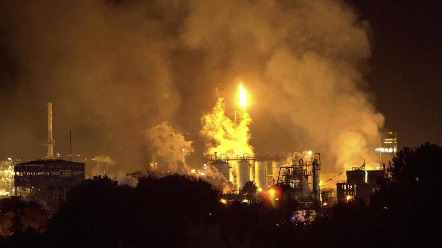 España: Estalla planta petroquímica; 1 muerto y 9 heridos