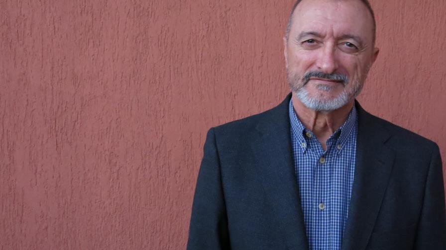 Arturo Pérez-Reverte: “Soy monárquico en defensa propia”