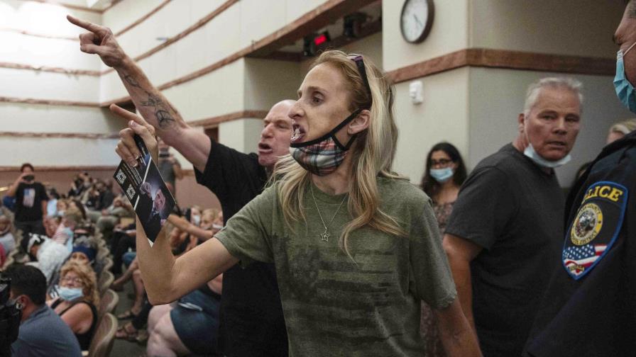 COVID pone en jaque a miembros de juntas escolares de EEUU