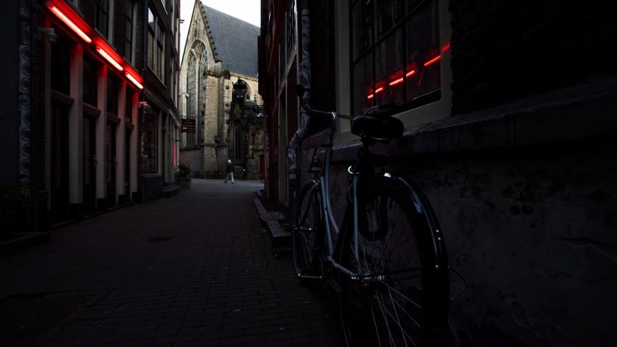 Reabre el distrito de rojo de Ámsterdam tras cuarentena