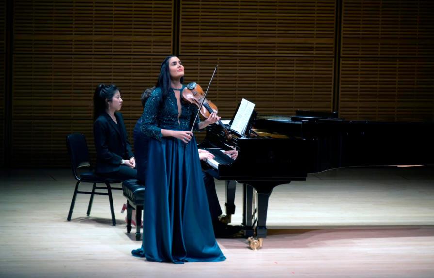 Aisha Syed con éxito rotundo en Carnegie Hall 