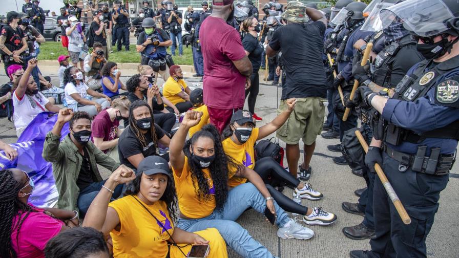 Arrestan a 64 durante protesta en Kentucky Arrestan a 64 durante protesta en Kentucky
