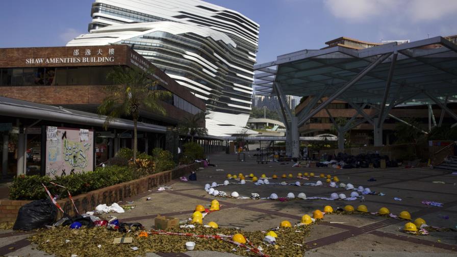 Policía HK entrará a campus para sacar materiales peligrosos Policía HK entrará a campus para sacar materiales peligrosos