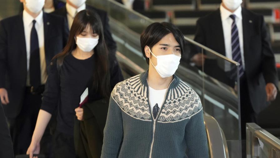 La exprincesa Mako abandona Japón con su esposo plebeyo