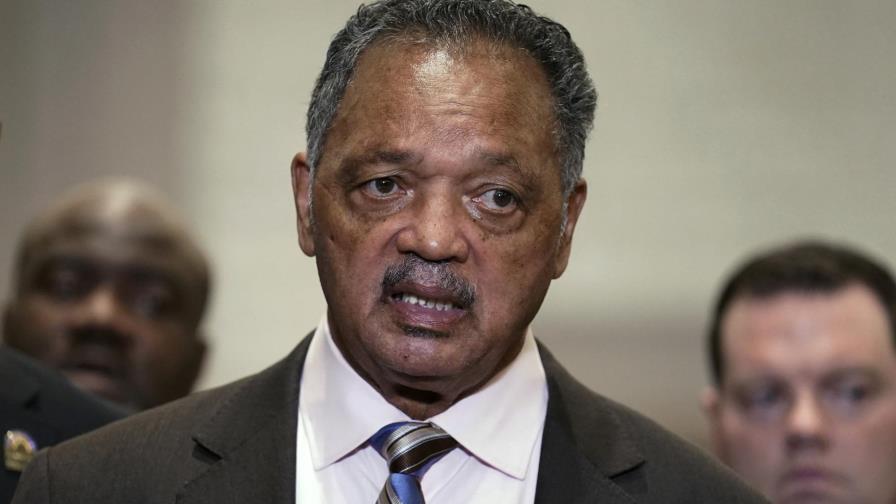 Hospitalizan al reverendo Jesse Jackson tras una caída