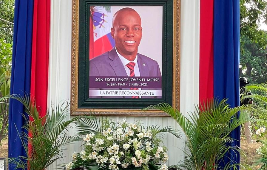 Viuda del presidente haitiano recibe condolencias de políticos en ceremonia
