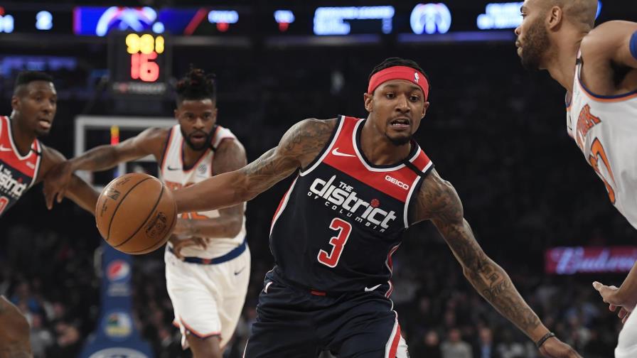 Beal anota 30, Wizards remontan y doblegan a Knicks