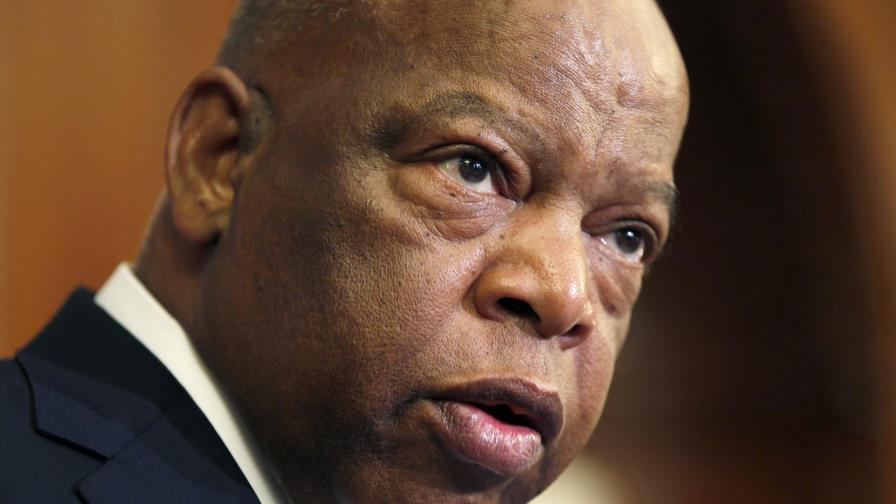 Pelosi elogia labor de John Lewis, icono de derechos civiles