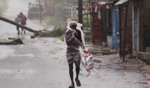 Un ciclón deja muerte y destrucción en India y Bangladesh