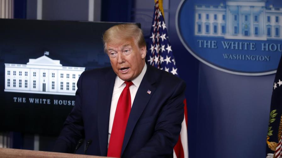 Trump considera esenciales a iglesias y pide su reapertura