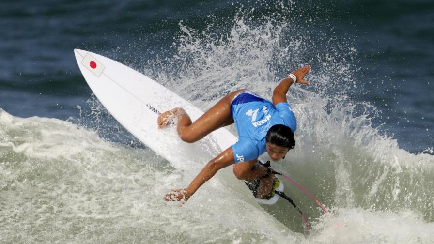 Nervios, alegría y pocas olas en el debut olímpico del surf