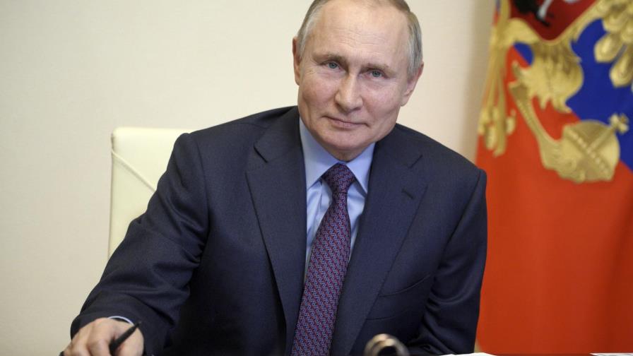 Putin recibe vacuna COVID-19, pero no frente a las cámaras
