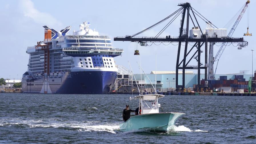 Zarpa primer crucero que parte de EEUU tras pandemia Zarpa primer crucero que parte de EEUU tras pandemia