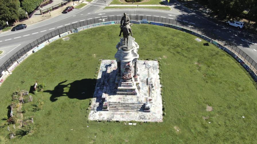 Virginia: Retiran estatua de general de la Confederación