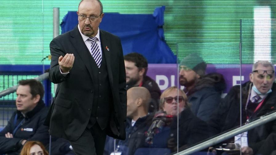 Benítez recibe voto de confianza de Everton