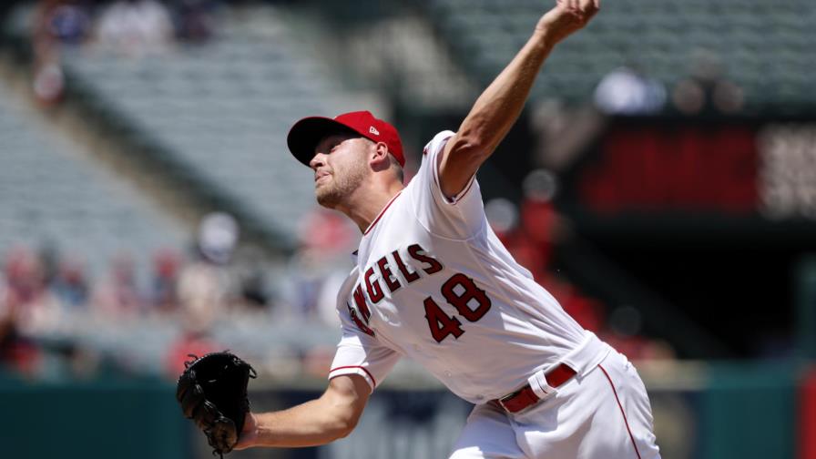 Detmers brilla en victoria de Angelinos sobre Astros