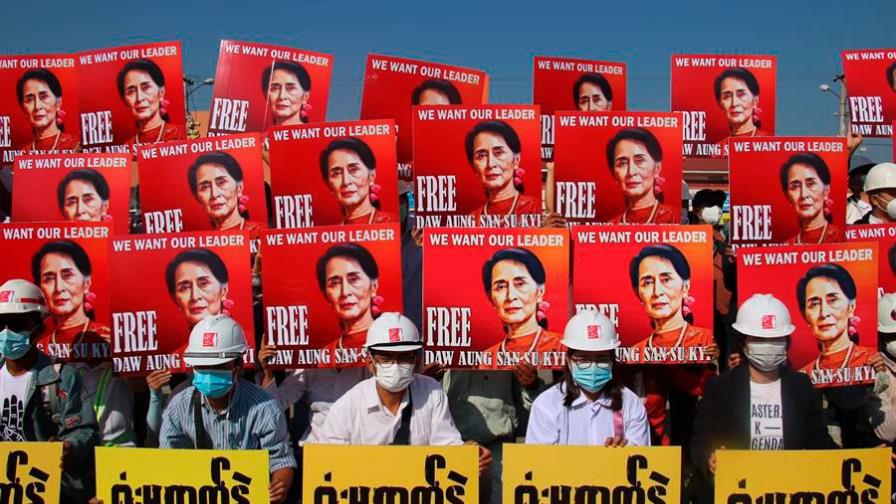 La Policía presenta más cargos contra la líder birmana Aung San Suu Kyi La Policía presenta más cargos contra la líder birmana Aung San Suu Kyi