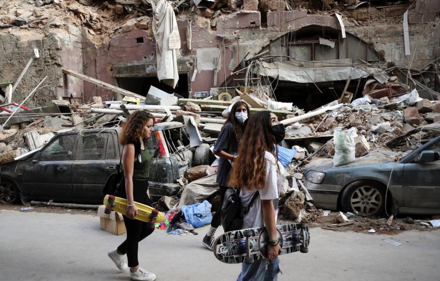 Protestan en Beirut por explosión; líderes muestran apoyo