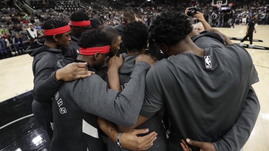 Raptors vencen a Spurs; ambos equipos honran a Bryant