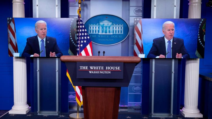 Biden se alía con Lyft y Uber para incentivar la vacunación en EE.UU.