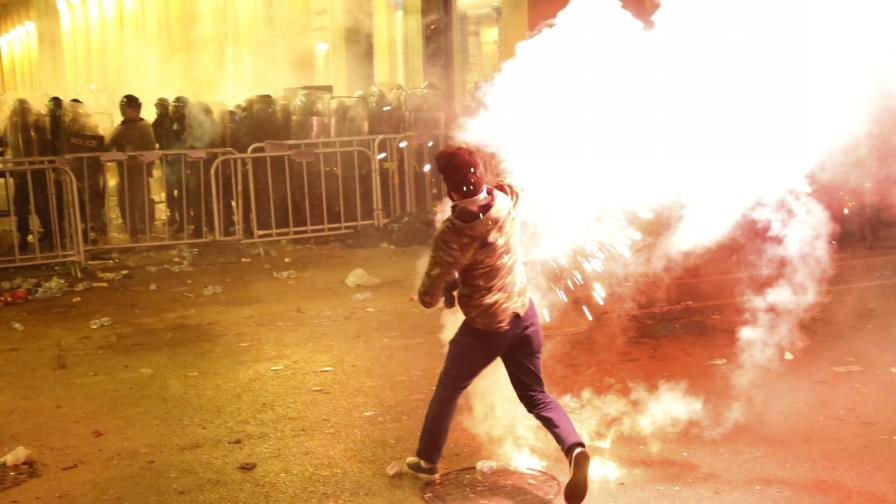 Intensa represión a protestas antigubernamentales en Líbano