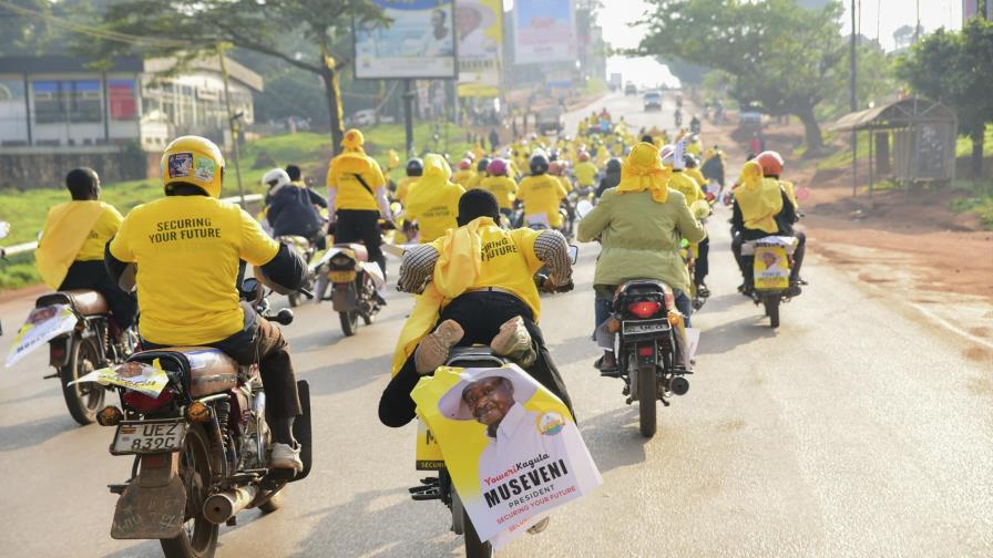 Presidente de Uganda gana 6to periodo; denuncian fraude