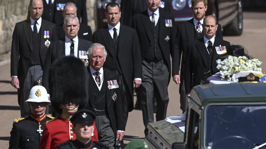 Reina Isabel se despide de Felipe; continúa su reinado sola