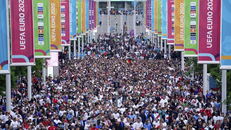 Ministro alemán critica a la UEFA por fanáticos en partido de octavos de final de la Eurocopa