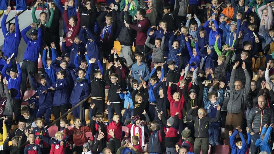 UEFA cierra pesquisa sobre presunto racismo de niños checos UEFA cierra pesquisa sobre presunto racismo de niños checos