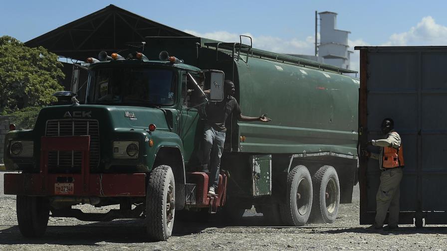 Pandilla permite flujo de combustible en Haití por 1 semana