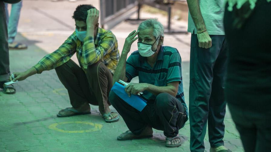 Nueva Delhi y Mumbai imponen severas restricciones por COVID