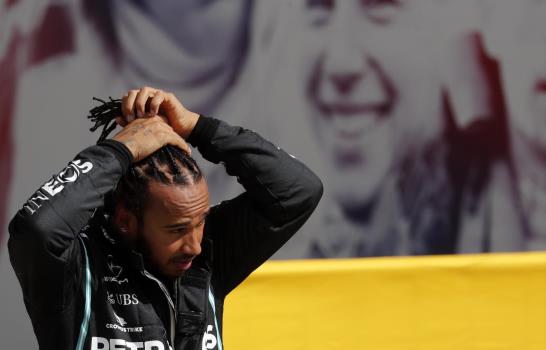 Hamilton reina en Silverstone y acecha récord de Schumacher Hamilton reina en Silverstone y acecha récord de Schumacher