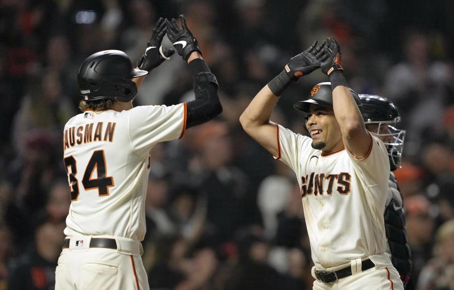 Gigantes pegan cuatro jonrones y vencen a Diamondbacks