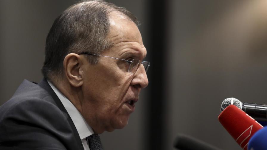 Lavrov niega viajar a Venezuela para facilitar salida Maduro