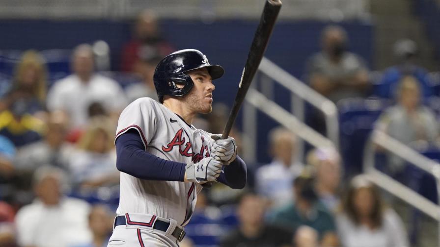 Bravos de Atlanta jonronean y apabullan 12-2 a Marlins