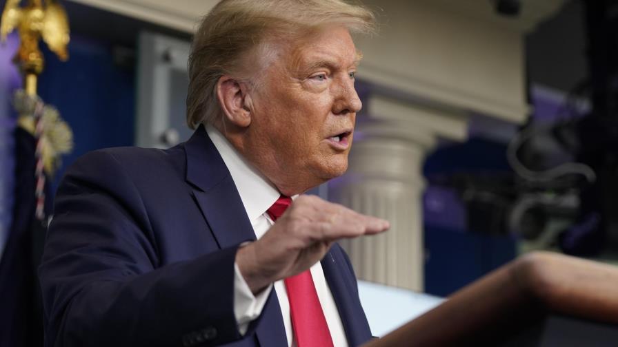 Trump acepta que algunas escuelas deben aplazar reapertura