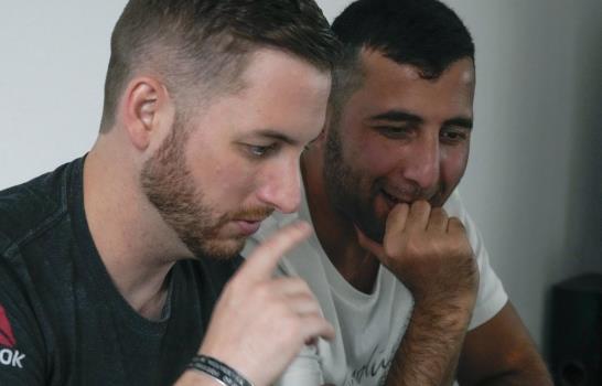 Soldado de EEUU llora cuando traductor afgano consigue asilo