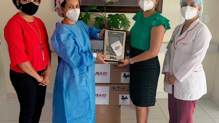 SNS entrega ventiladores a la Maternidad de Los Mina