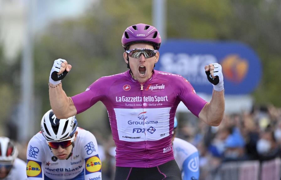 Arnaud Démare consigue su 4ta victoria de etapa en el Giro de Italia