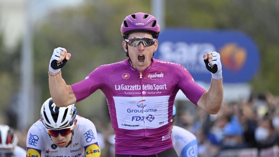 Arnaud Démare consigue su 4ta victoria de etapa en el Giro de Italia