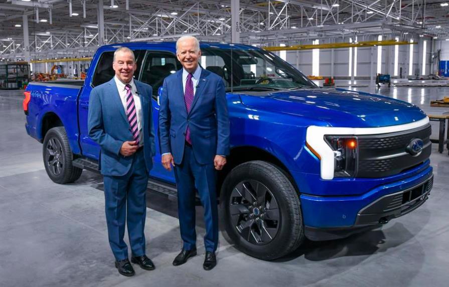 Ford eleva a 30,000 millones de dólares su inversión en vehículos eléctricos