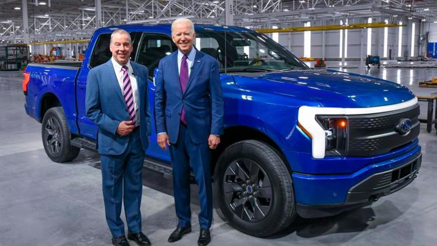 Ford eleva a 30,000 millones de dólares su inversión en vehículos eléctricos