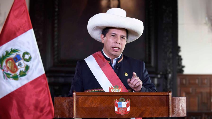 Congresistas presentan moción para destituir a presidente de Perú