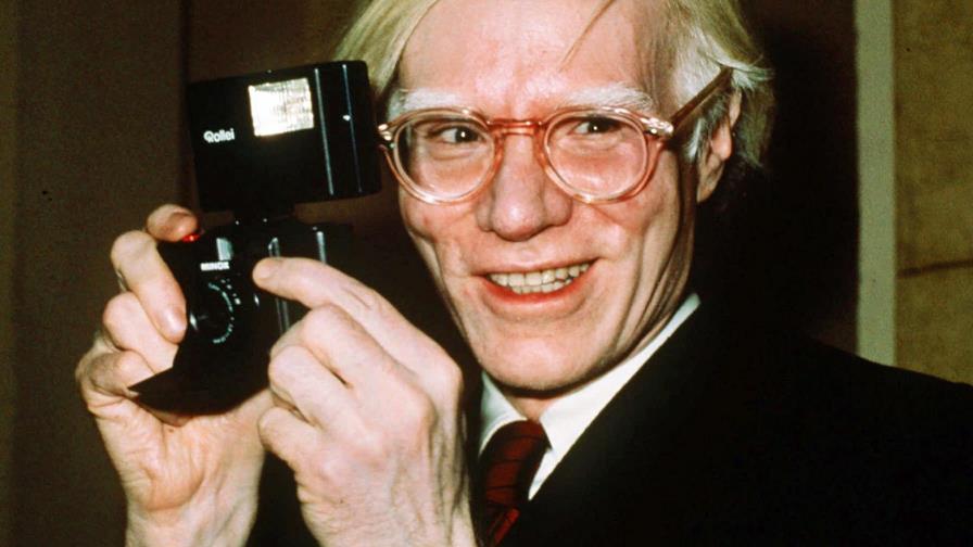 Corte apoya a fotógrafa en pleito por obras de Warhol Corte apoya a fotógrafa en pleito por obras de Warhol