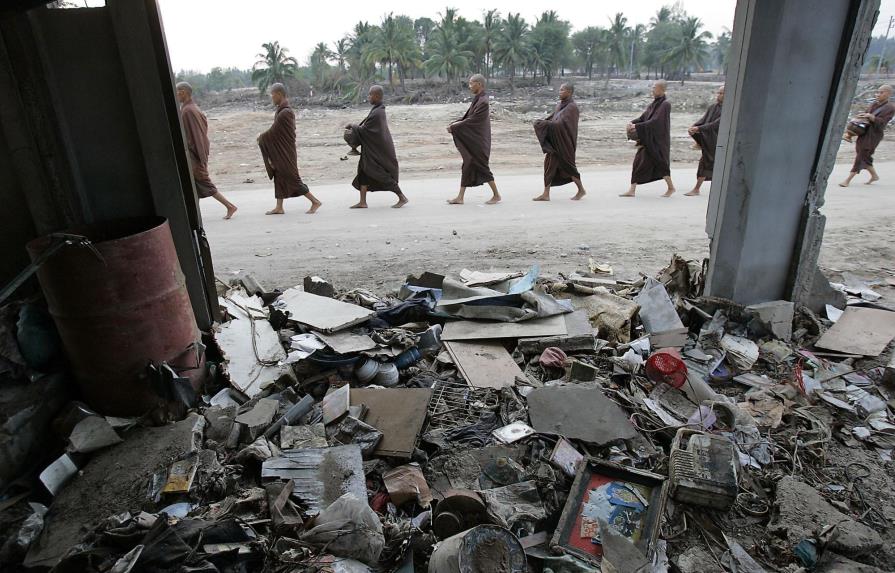 Miles recuerdan 15 años del devastador tsunami en Indonesia