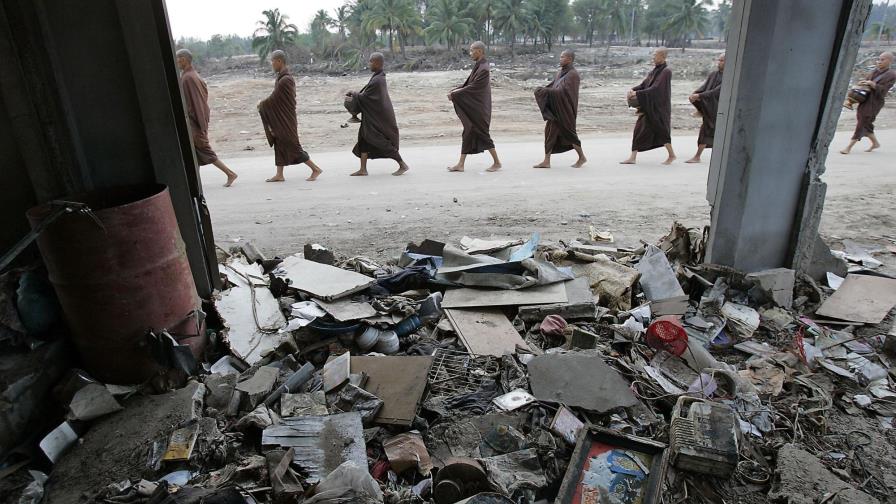 Miles recuerdan 15 años del devastador tsunami en Indonesia Miles recuerdan 15 años del devastador tsunami en Indonesia